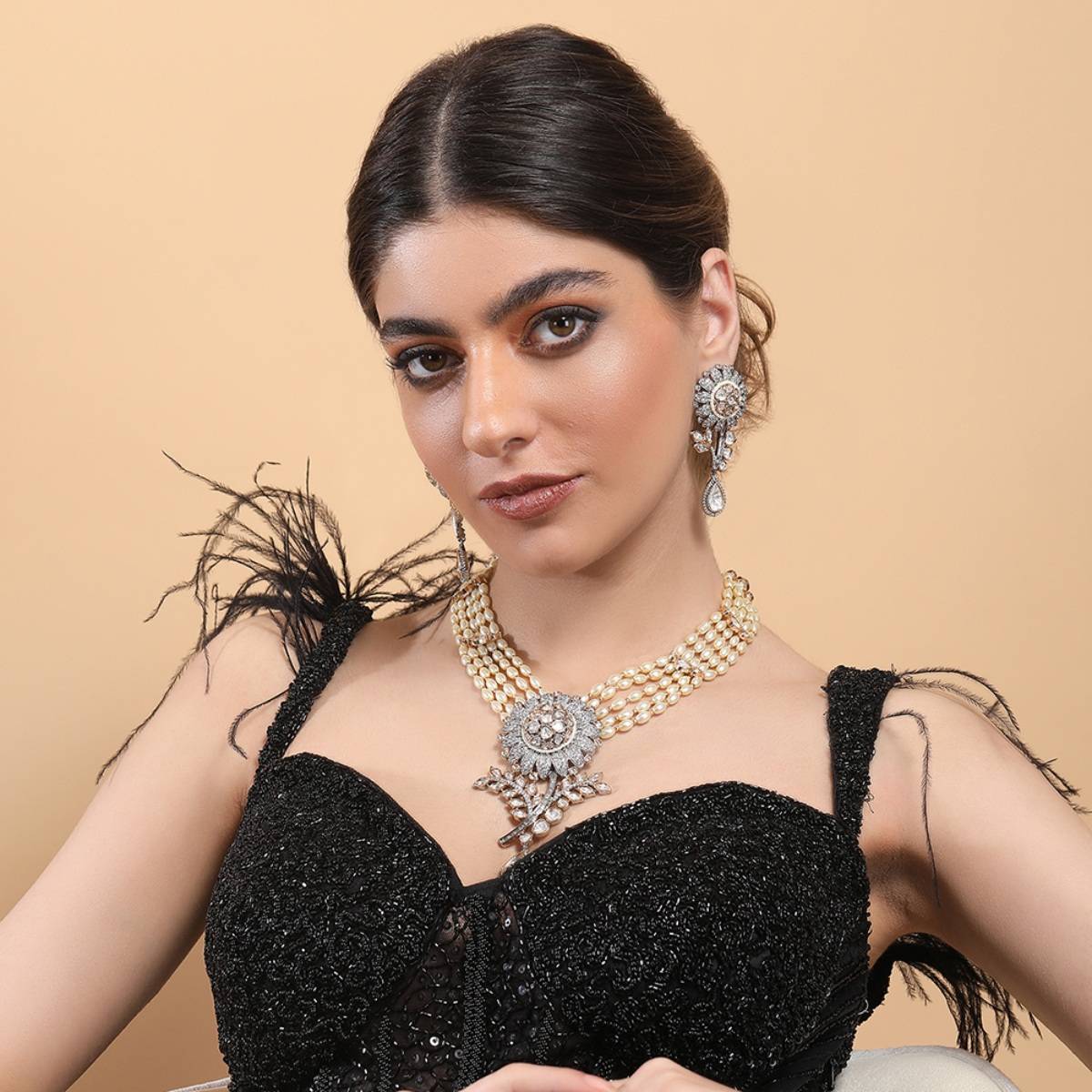 Auraa Trends 22Kt Gold Plated Kundan White Choker Jewellery Set
