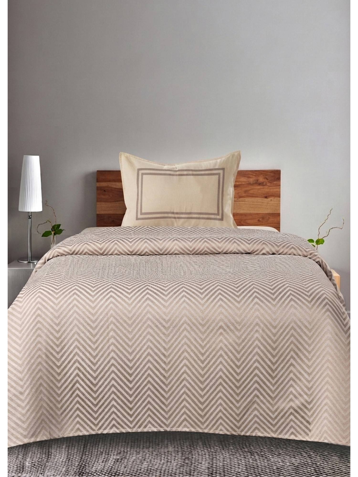 Saral Home Beige Cotton Chevron Single Bedsheet and Pillow Cover