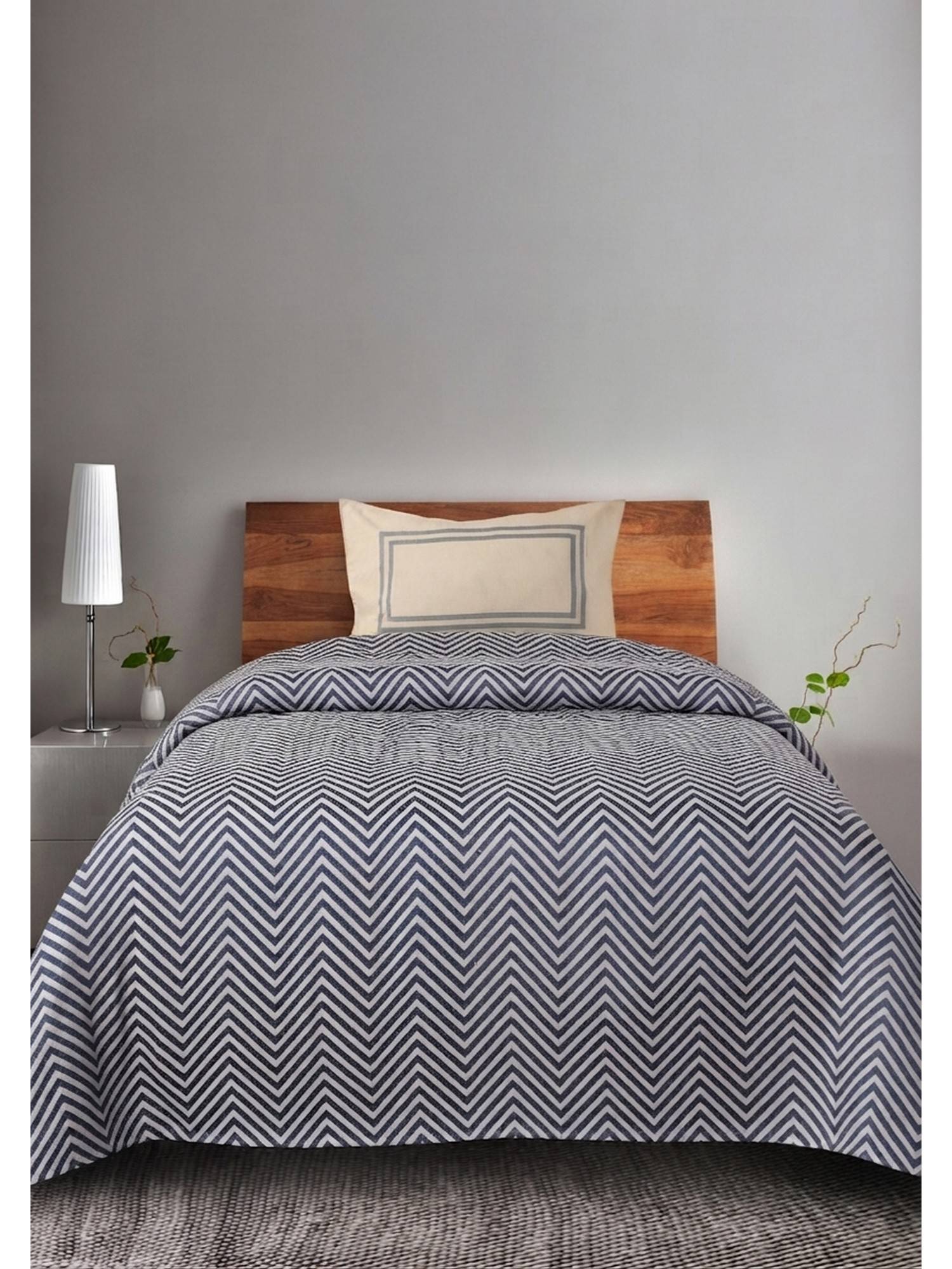 Saral Home Navy Blue Cotton Chevron Single Bedsheet and Pillow Cover