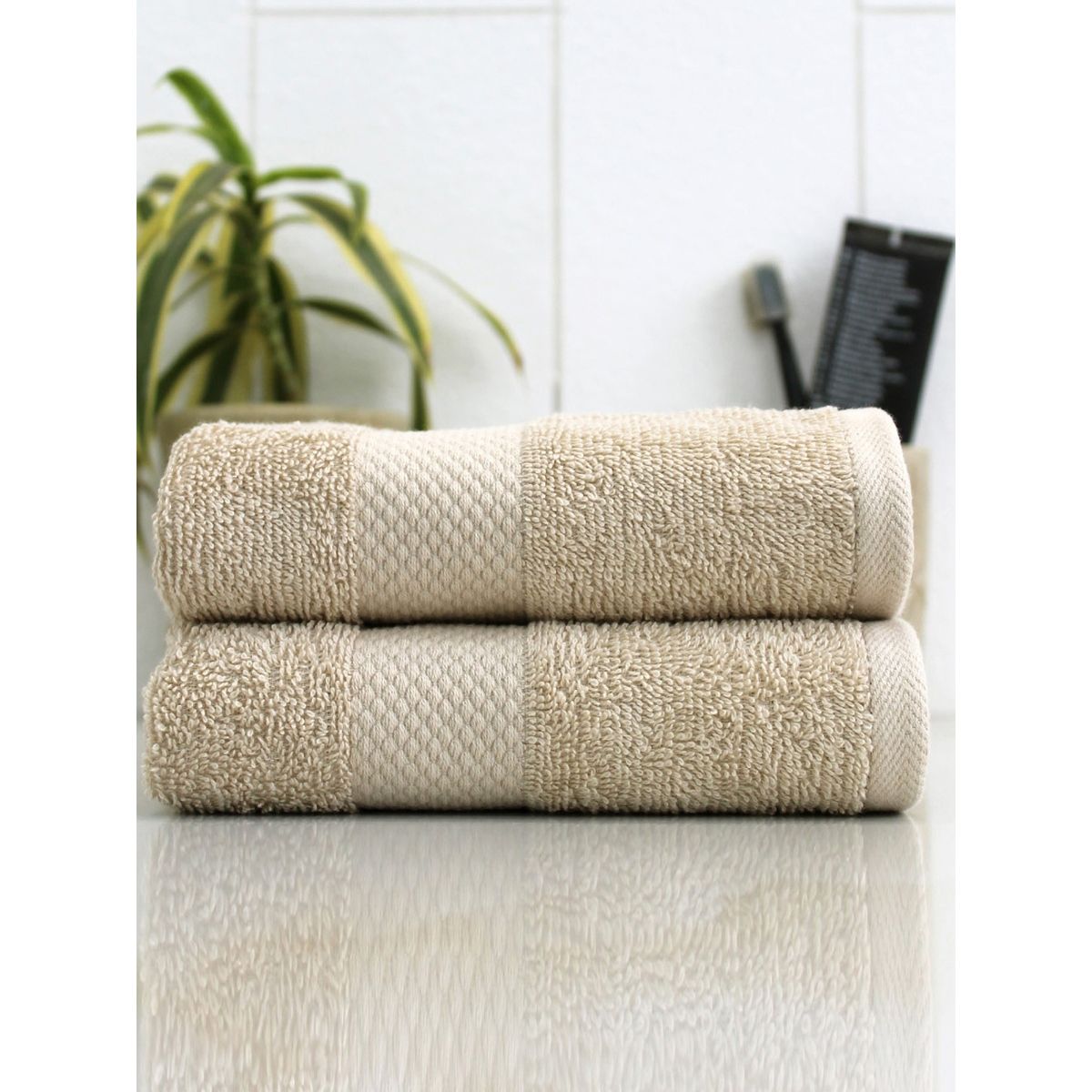 B and 2025 m hand towels