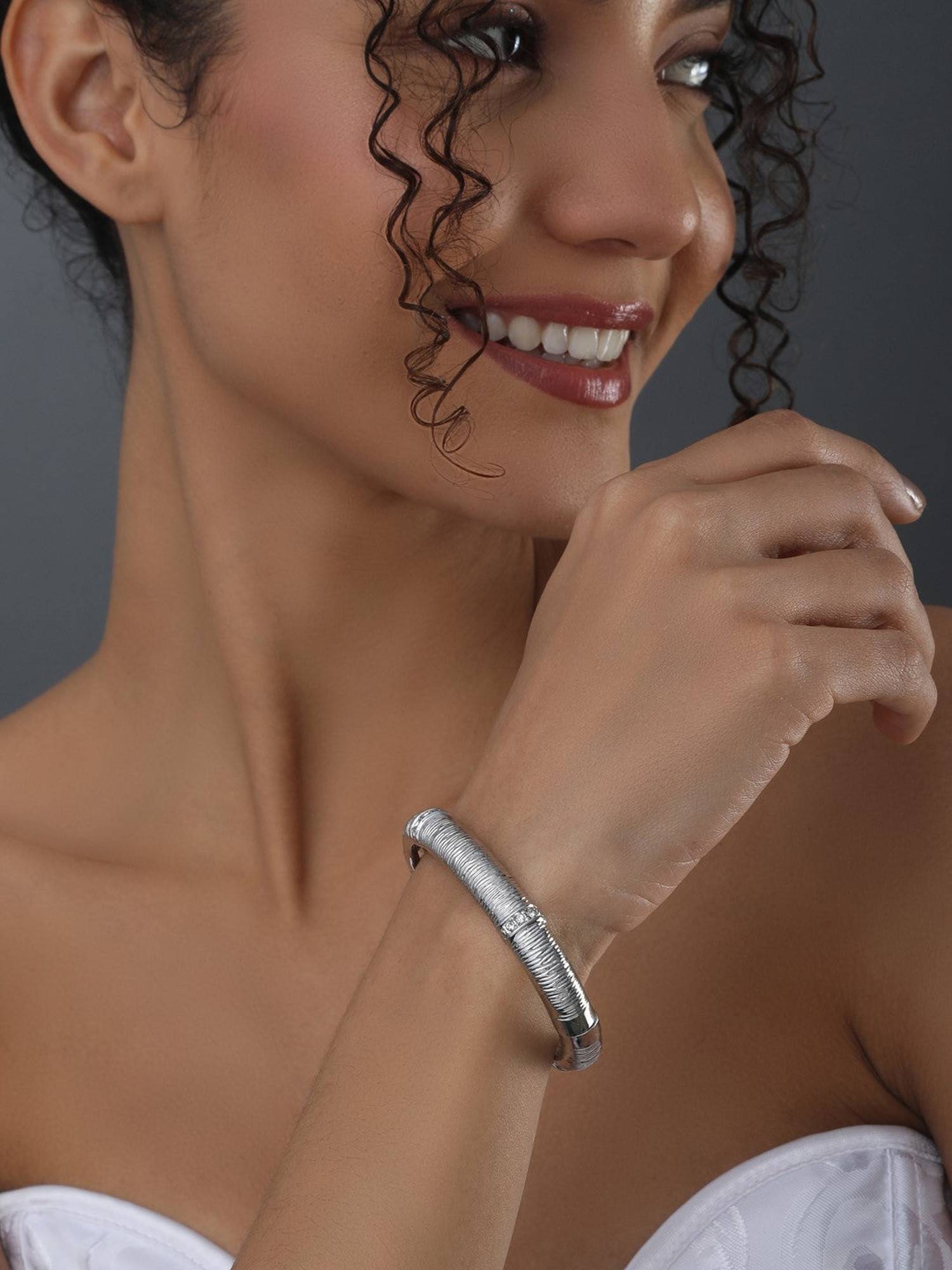 REENISAA Brushed Stripe Thin Silver Bangle