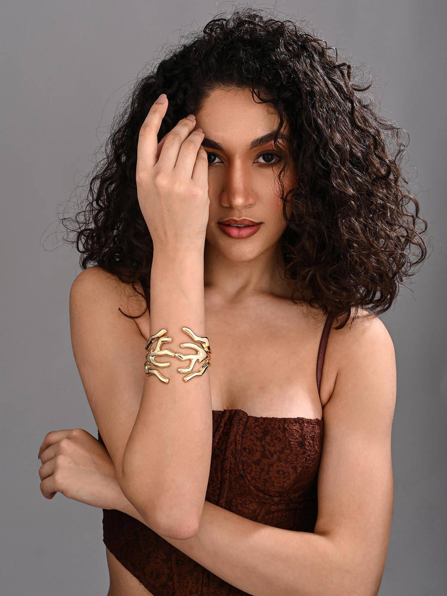 REENISAA Coral Crest Sculpt Bangle