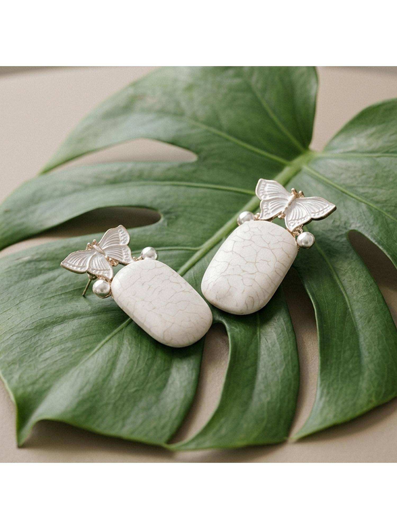 TRIBAL ZONE White Crackle Stone and Butterfly Drop Earrings
