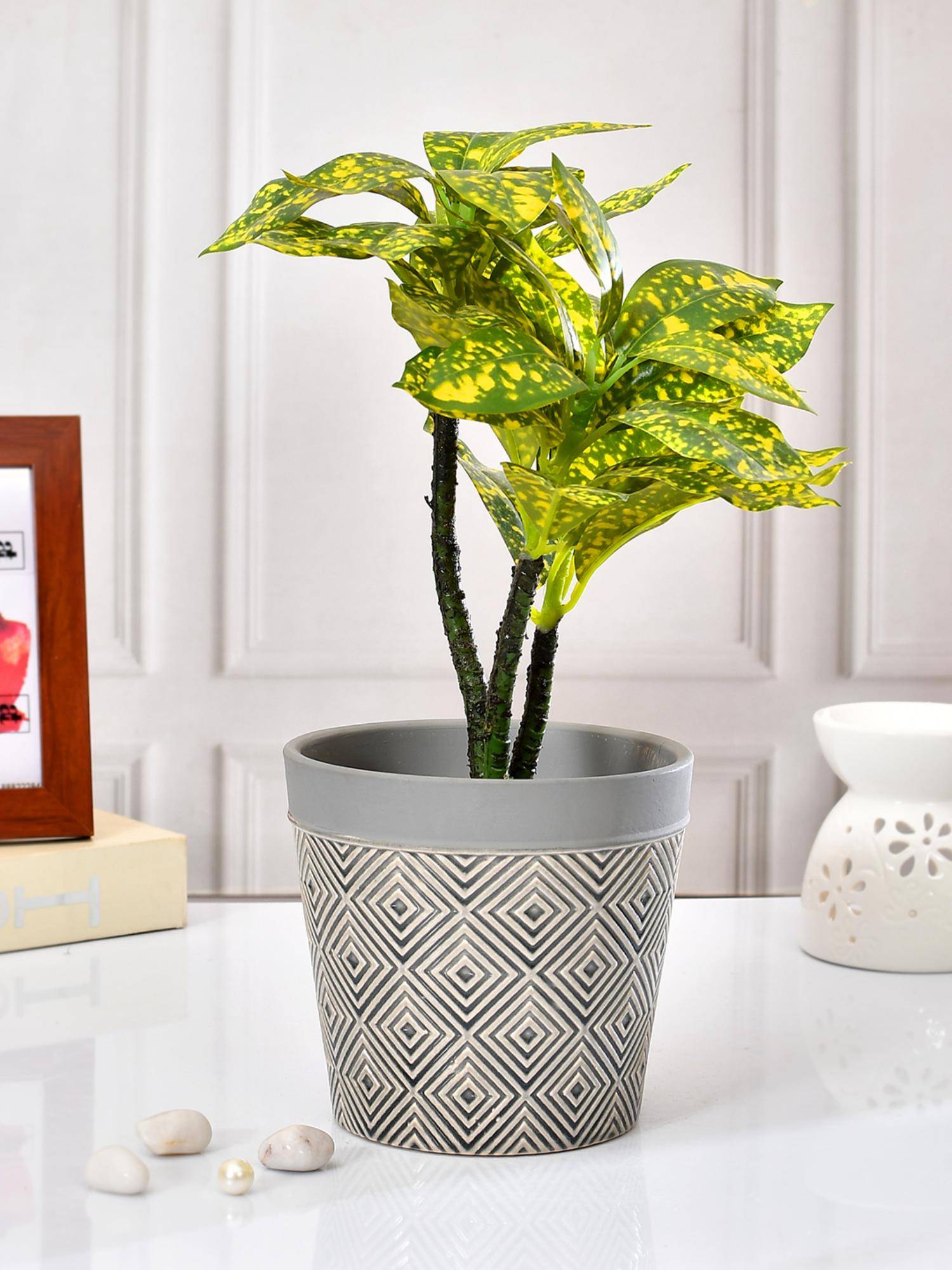 Tayhaa Ivory Prism Geometric Planter