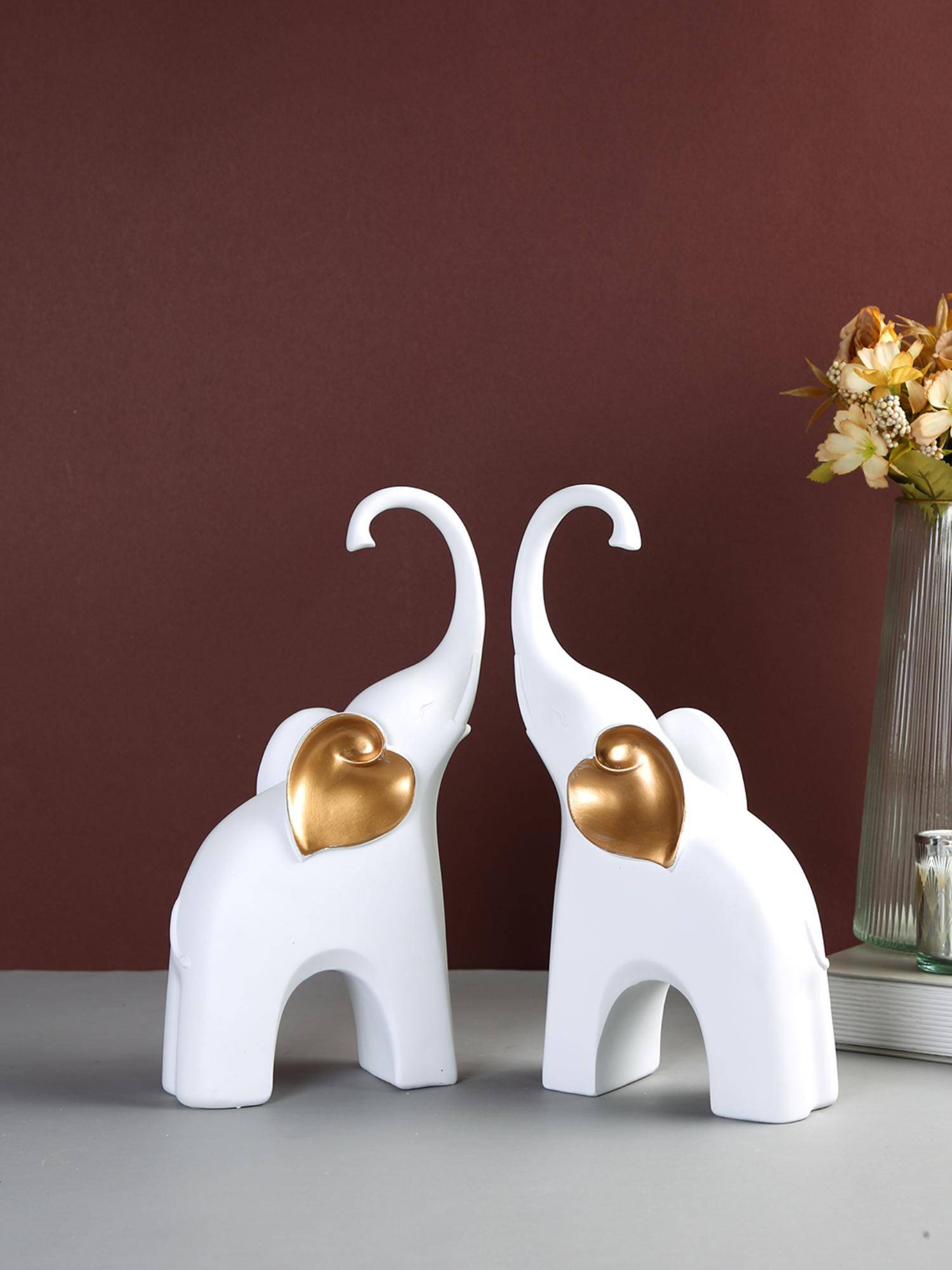 Tayhaa Loving Elephant Couple Figurines
