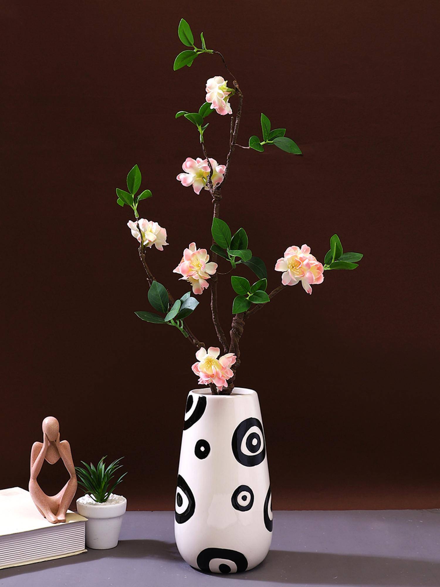 Tayhaa Geometric Designed Cylindric shaped Ceramic Vase