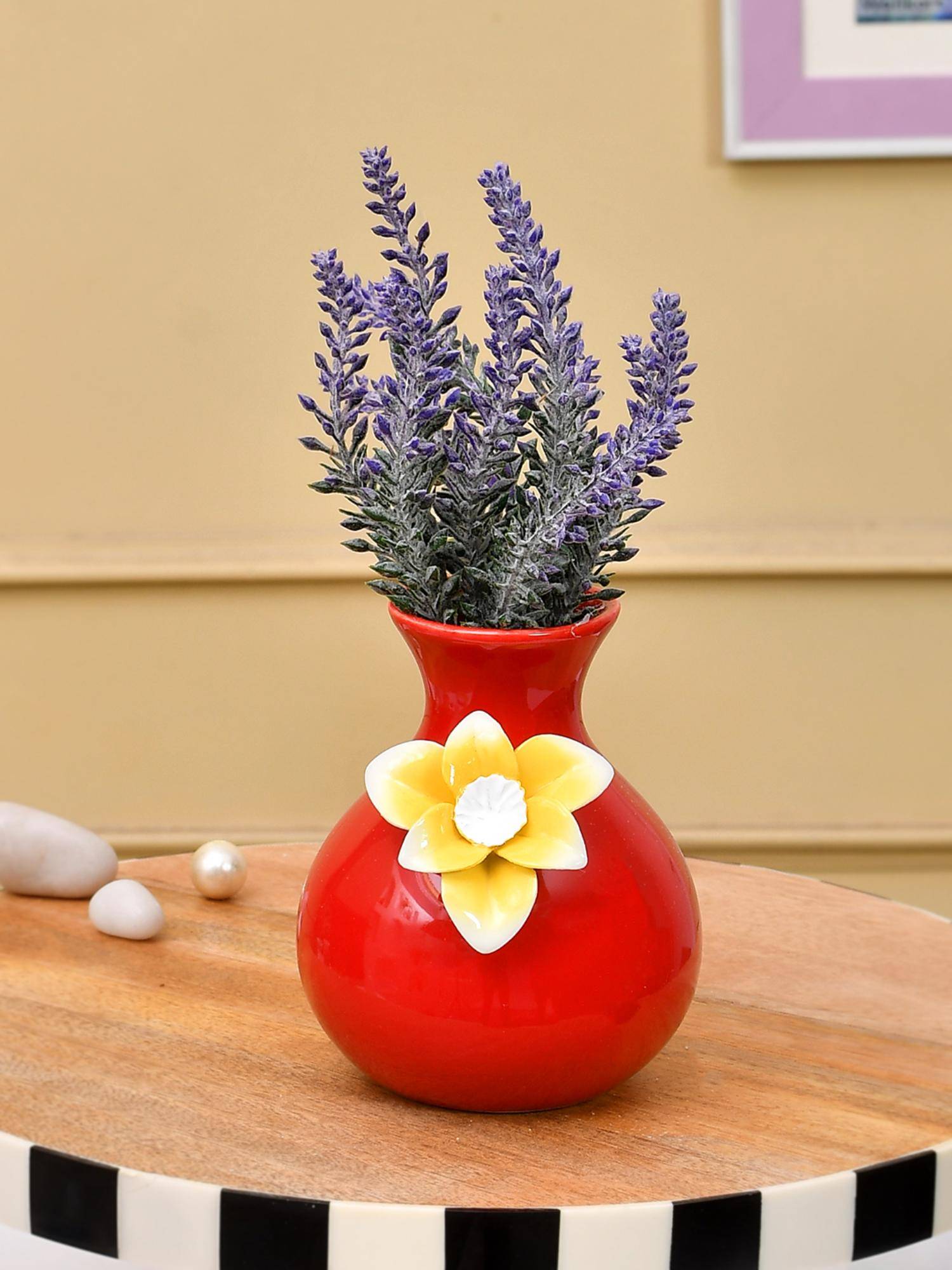 Tayhaa Ceramic Flower Vase with Flower Carve pattern on it