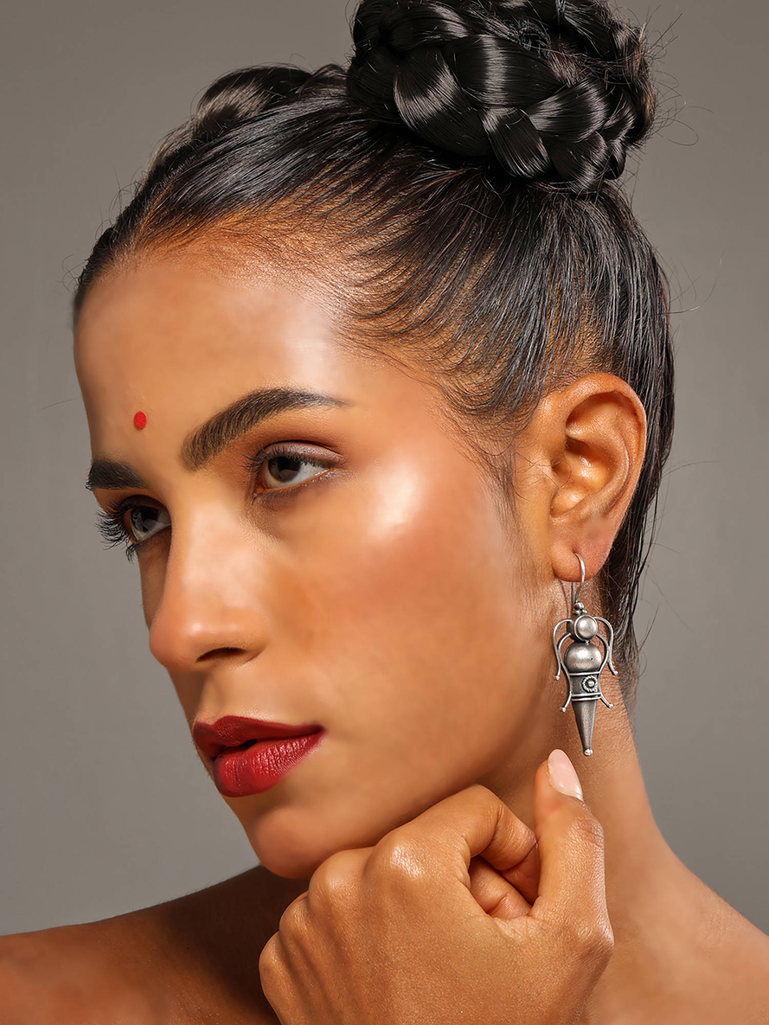 VENI 92.5 Silver-Plated Artificial Stones Contemporary shaped Drop Earrings