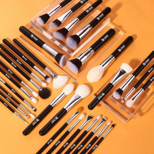 SILK MAKE UP BASE B01 30g　　3本セット Buy Bronson Porfessional 30 pcs Brush set for Face & Eye Luxury