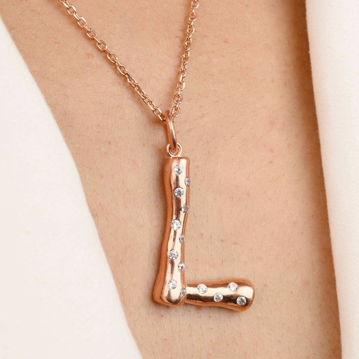 METALM L Alphabet Pendant Necklace in 925 Silver