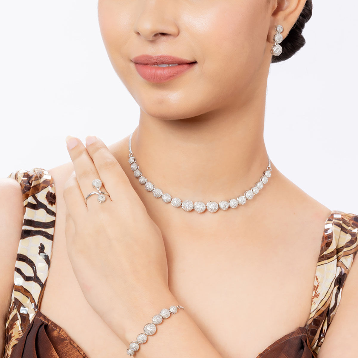 A Pair of Gold Hathphool / Haathphool / Bracelet Ring Combo / Gold Finished Ring  Bracelet/hand Harness/indian Bridal Bracelet/hath Panja - Etsy | Bridal  bracelet, Ring bracelet, Hand harness