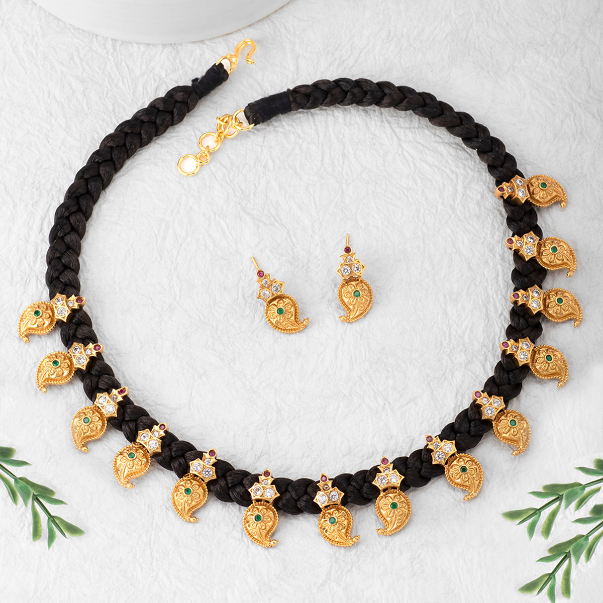 Black thread deals dori necklace