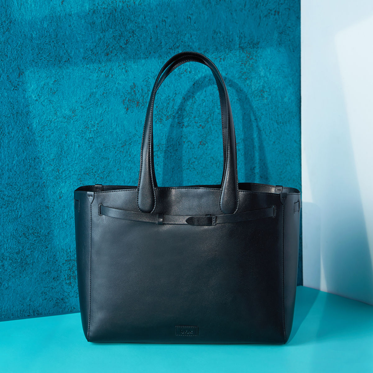 IYKYK by Nykaa Fashion Defined Black Tote Buy IYKYK by Nykaa Fashion