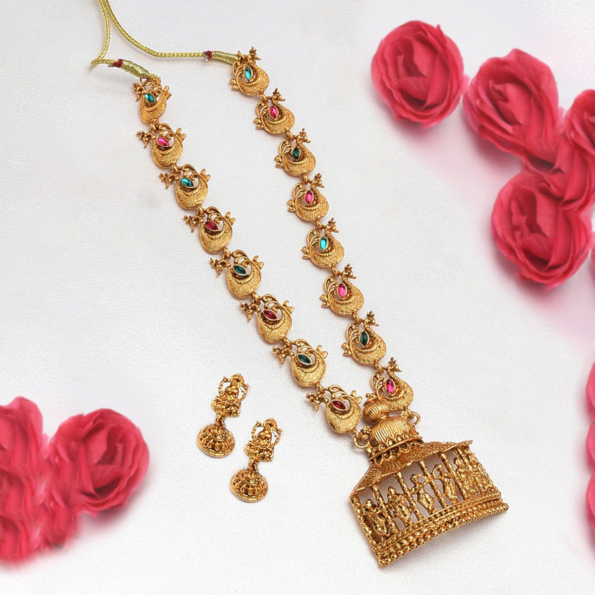 MORNI PEACOCK FEATHERS AND CONCH SHELL NECKLACE SET FOR HALDI MEHAND   wwwsoosicoin
