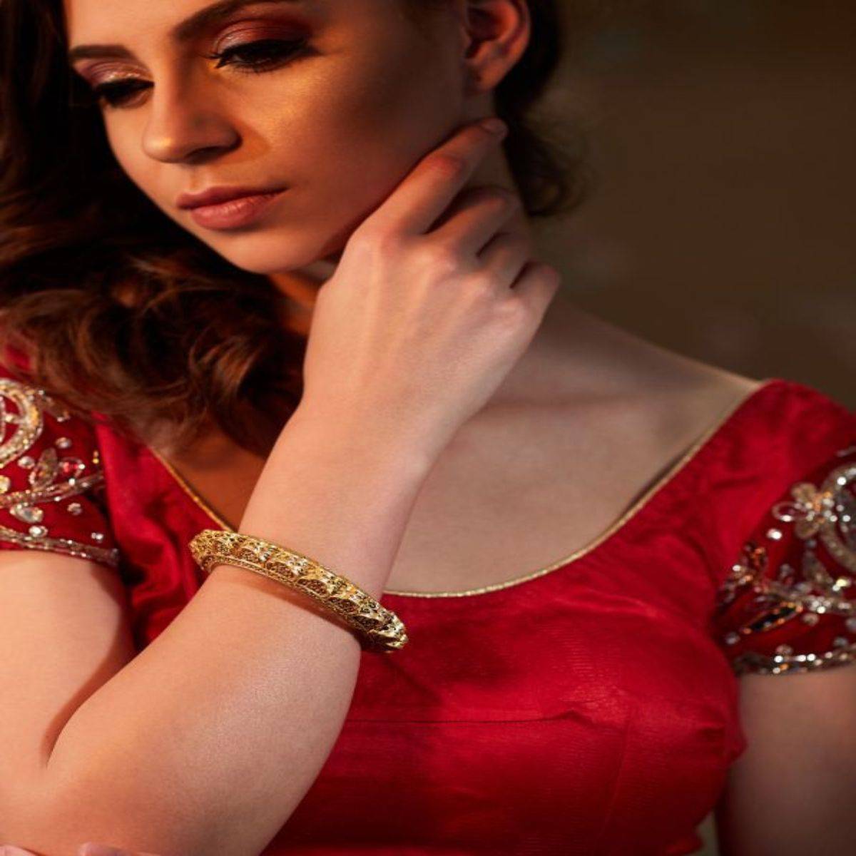 Zariin Gold Enigma Of Art Gold Plated Bangle