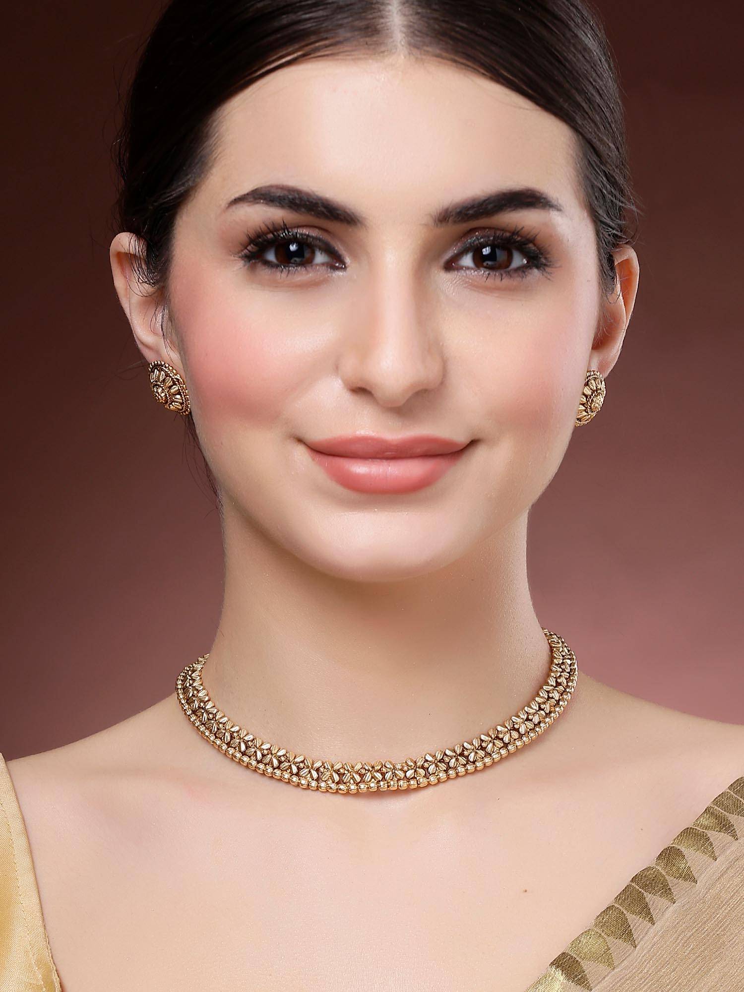 Karatcart Women Gold Plated Floral Design Engraved Jewellery Set
