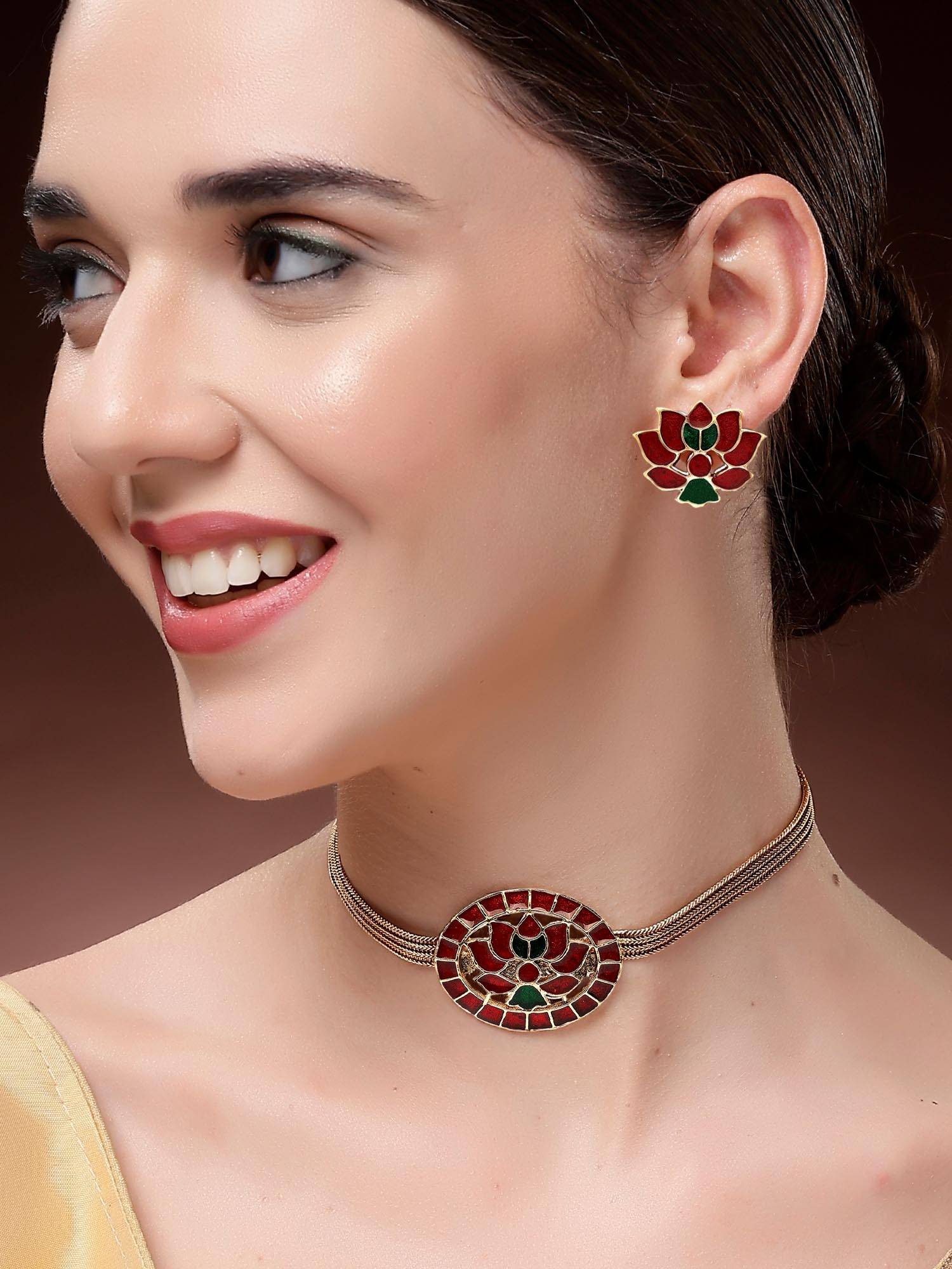 Karatcart Women Red and Green Lotus Meenakari Gold-Plated Choker Jewellery Set