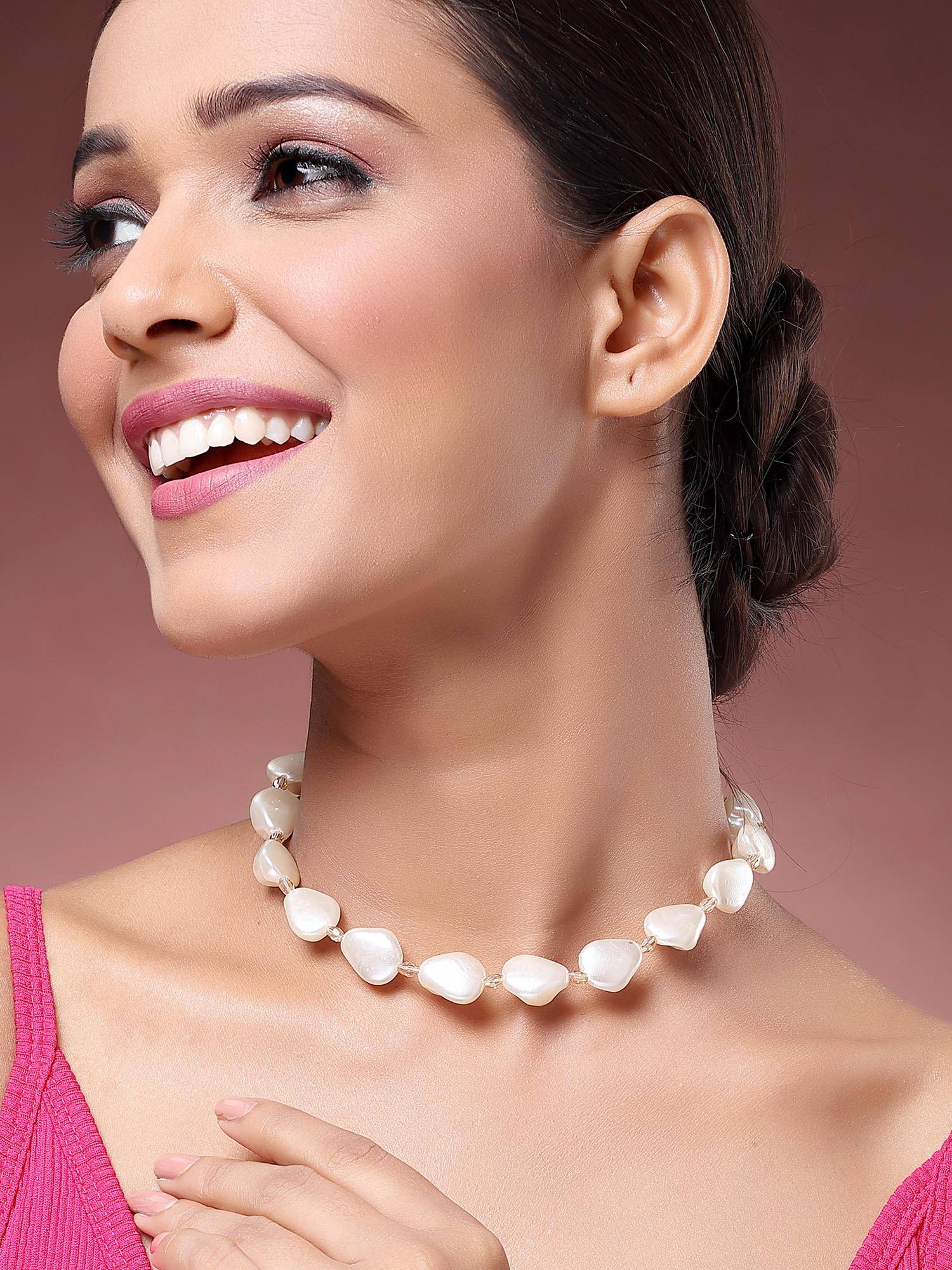 Karatcart Women Bohey Organic Pearl Classic Necklace