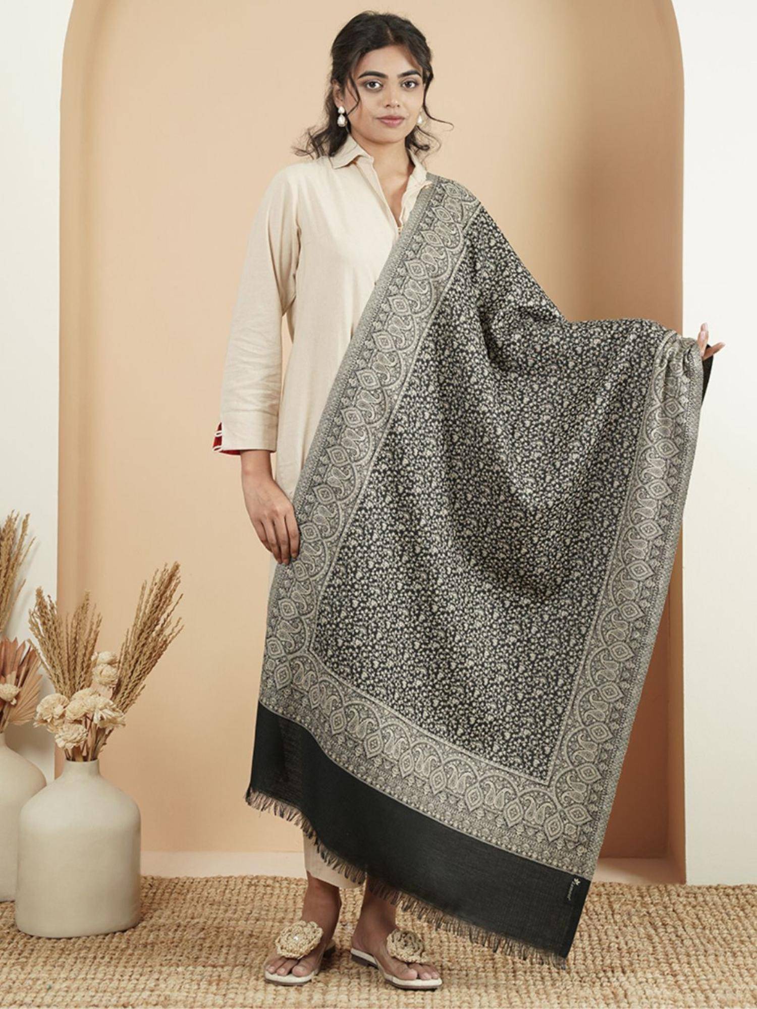Zamour Kani Woven Floral Jaal Woolen Stole - Black