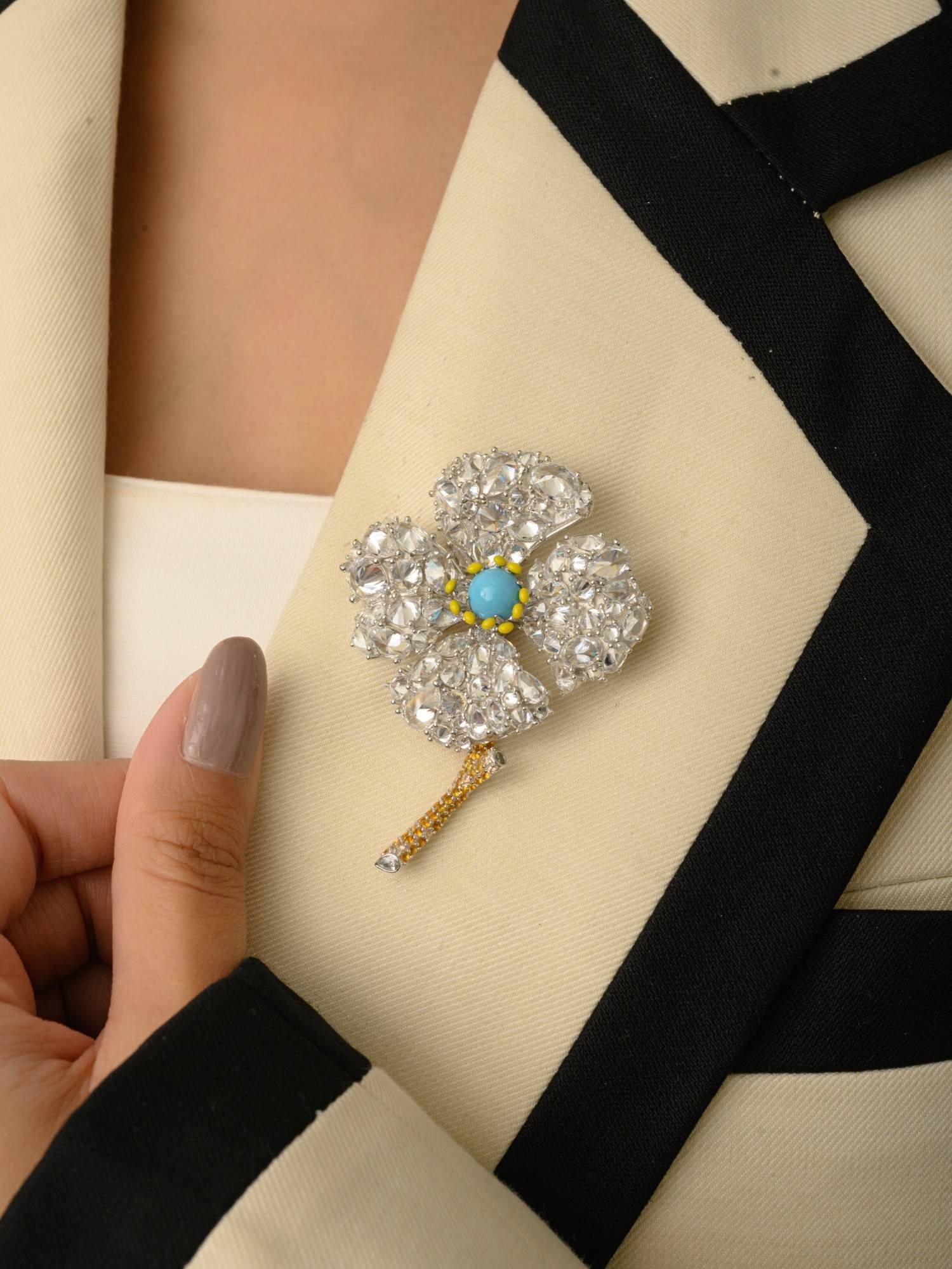 METALM 925 Silver Flower Brooch With Blooming Ice Cut Cz Diamonds