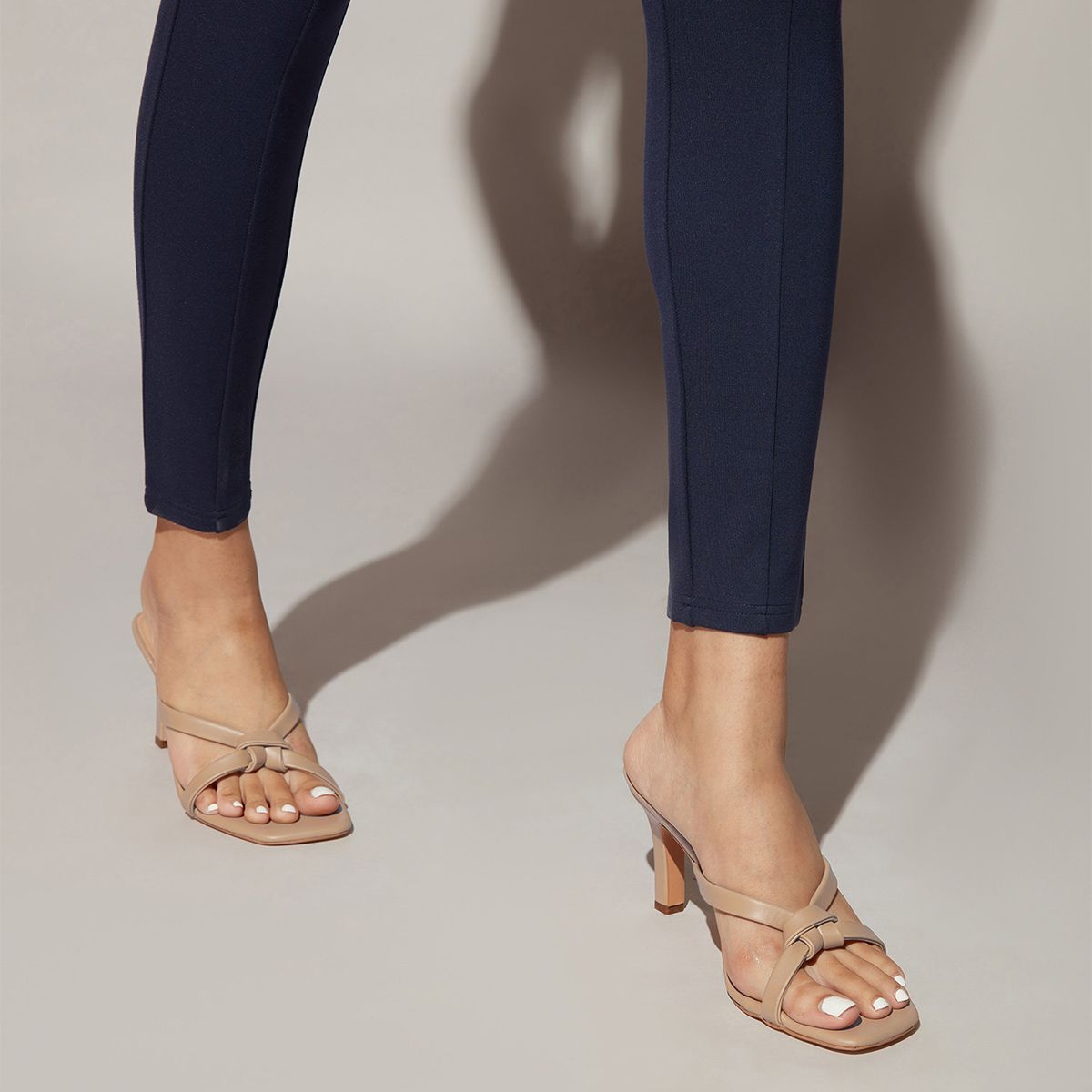 Thong hotsell square heels