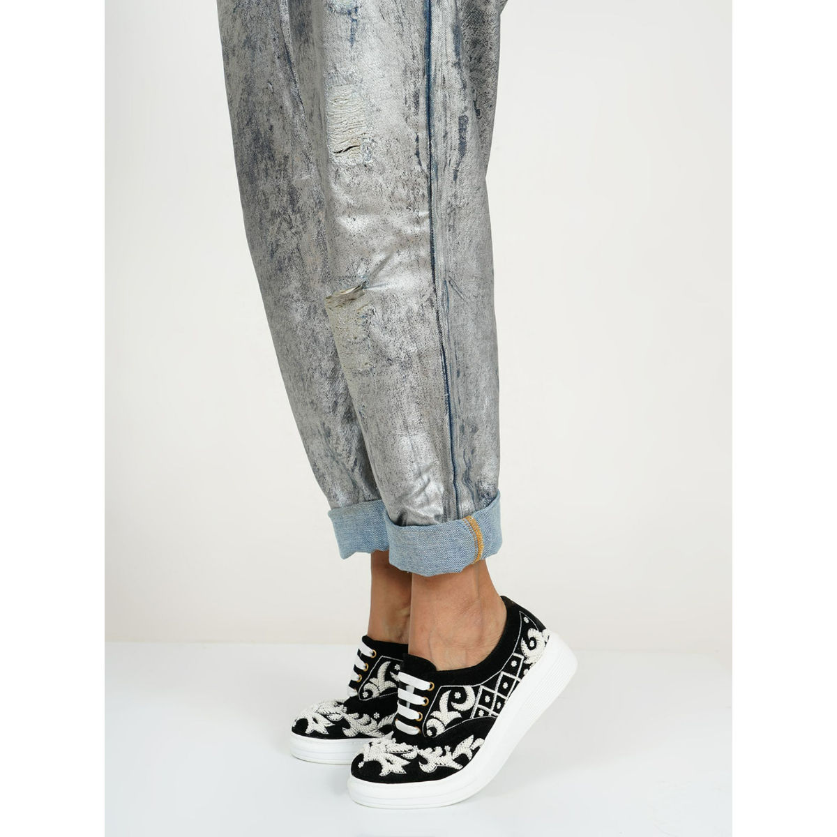 House sneakers 2025