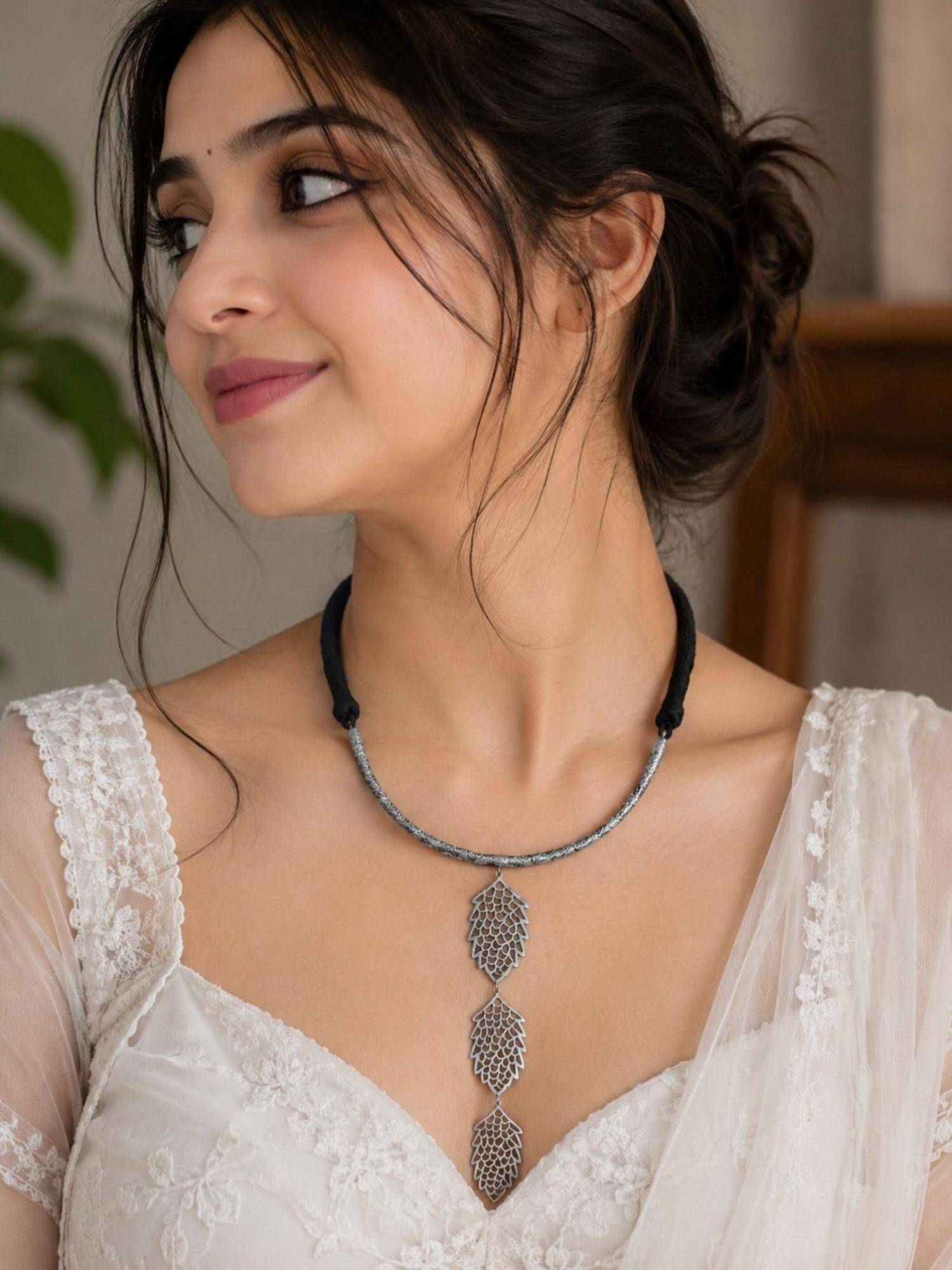 VENI 92.5 Silver Plated Oxidized Necklace