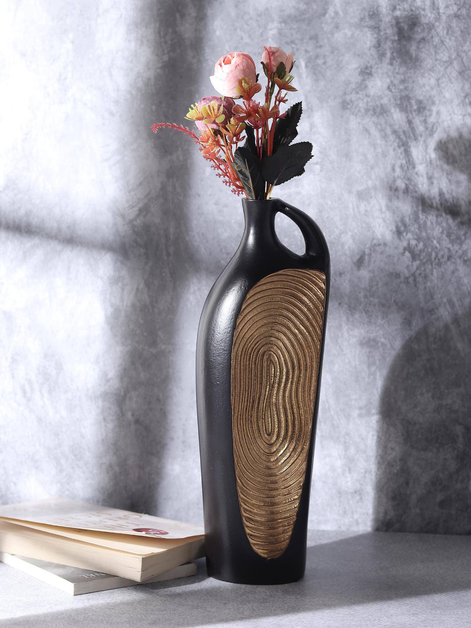 De Maison Decor Alloy Art Vase In Black Gold