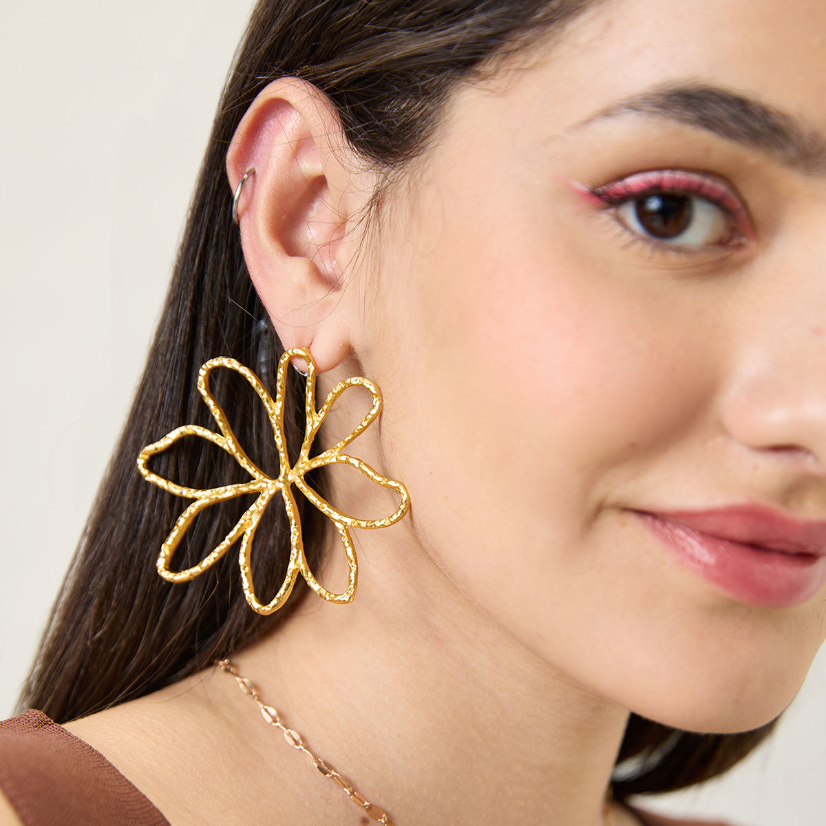 Shoshaa Set Of 2 GoldPlated  SilverPlated Floral Shape Drop Earring