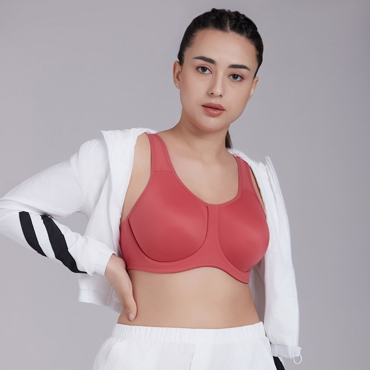 Buy Wacoal Simone Sports Non Padded Wired Full Cup Sports Bra Red Online