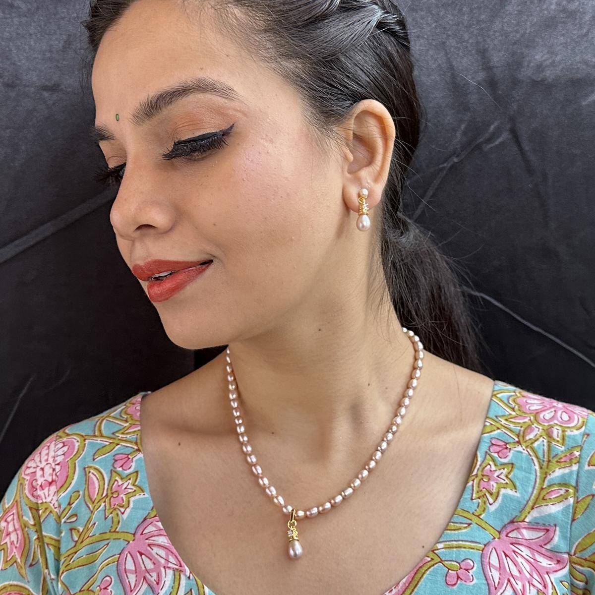 Sri Jagdamba Pearls Soulmate Pearl Necklace Set