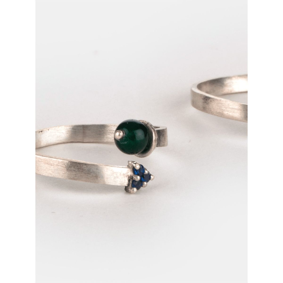 Emerald on sale ring caratlane