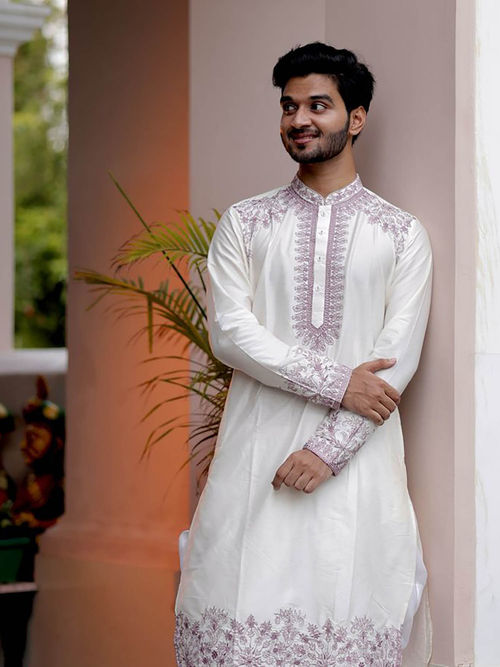 KISAH Men Off-White Thread Embroidery Cotton Blend Kurta with Zari Design  (S)