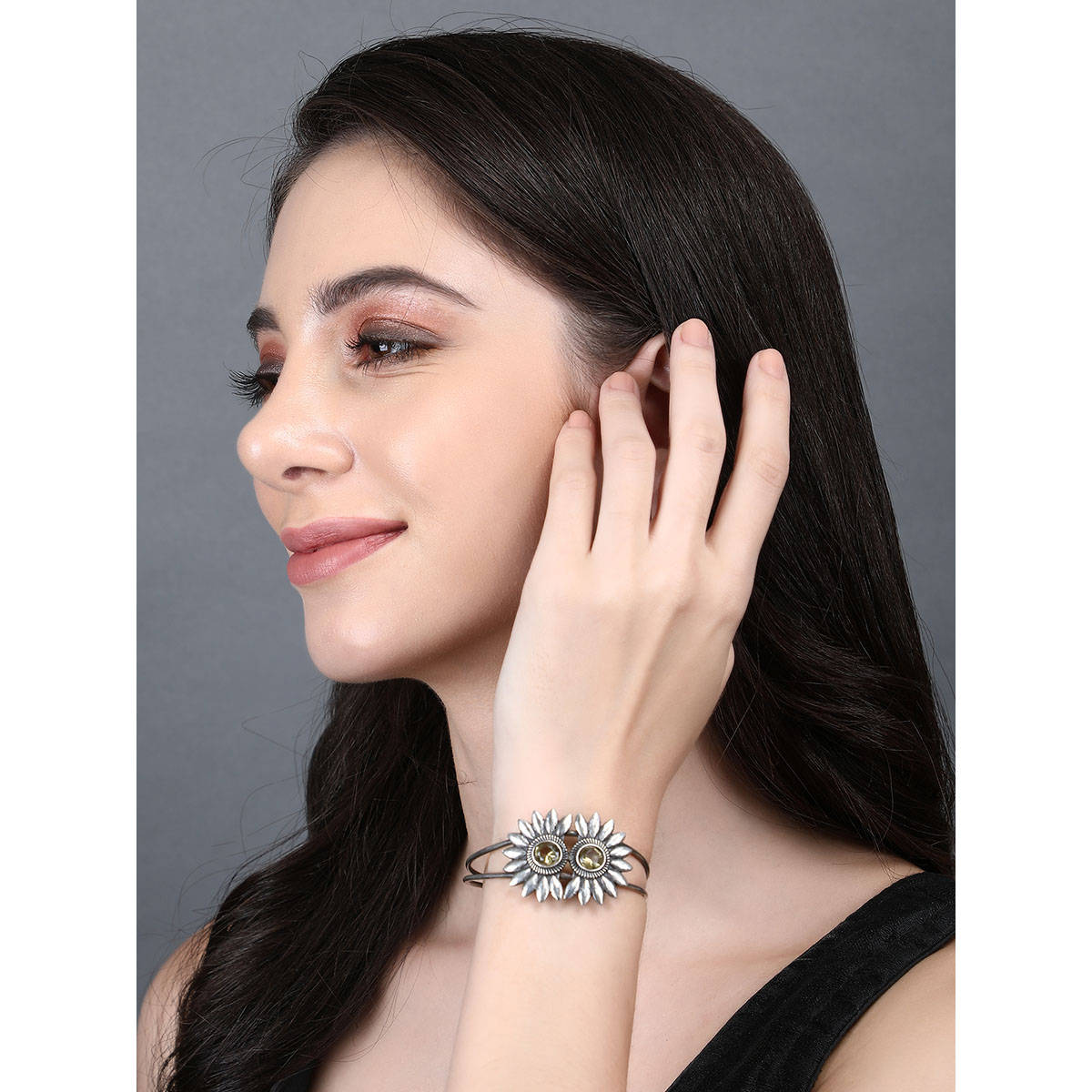 Auraa Trends Classic Oxidised Yellow Stone Bracelet For women