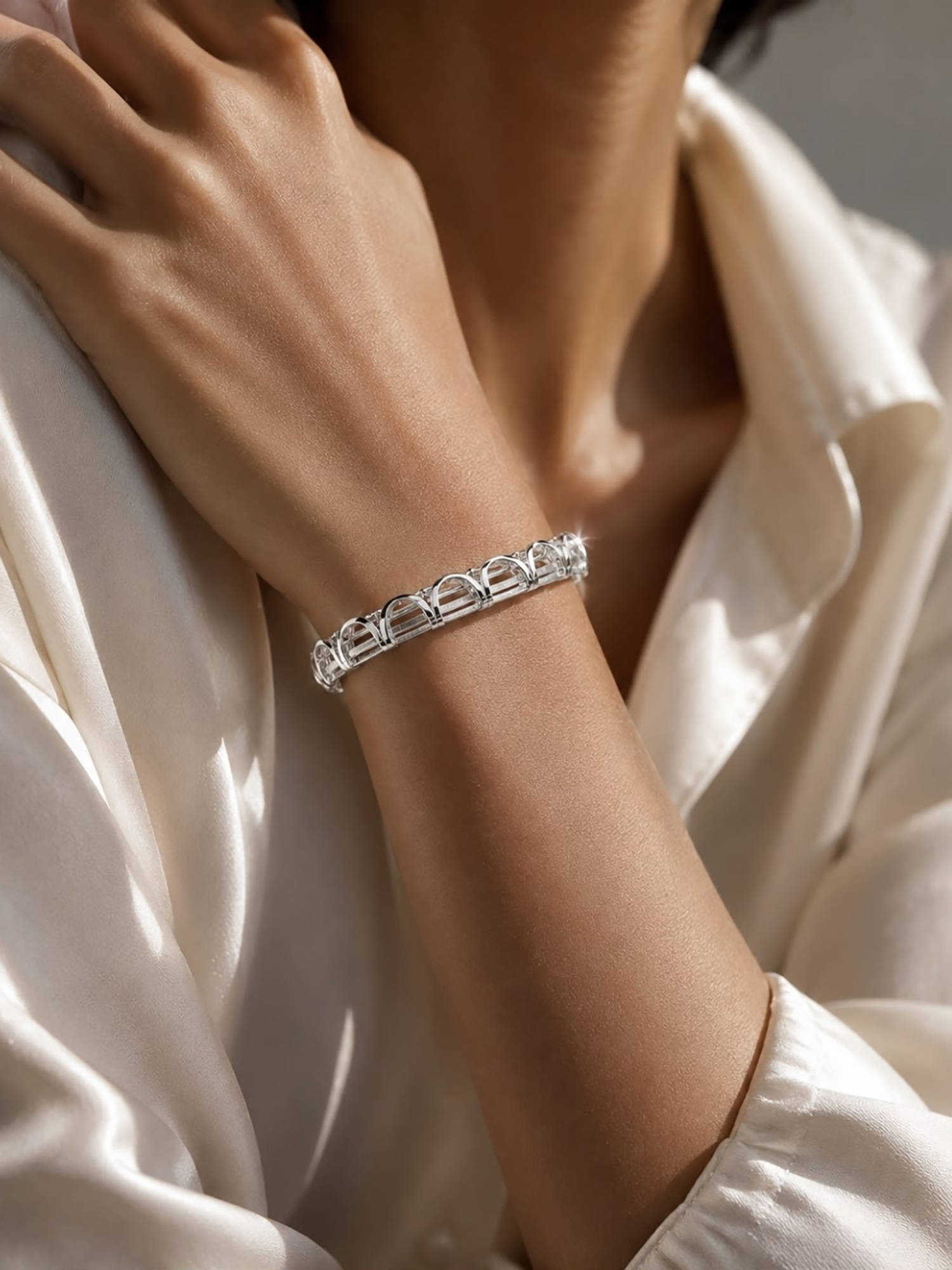 House of Pehr Women Entwined Bracelet Bangle