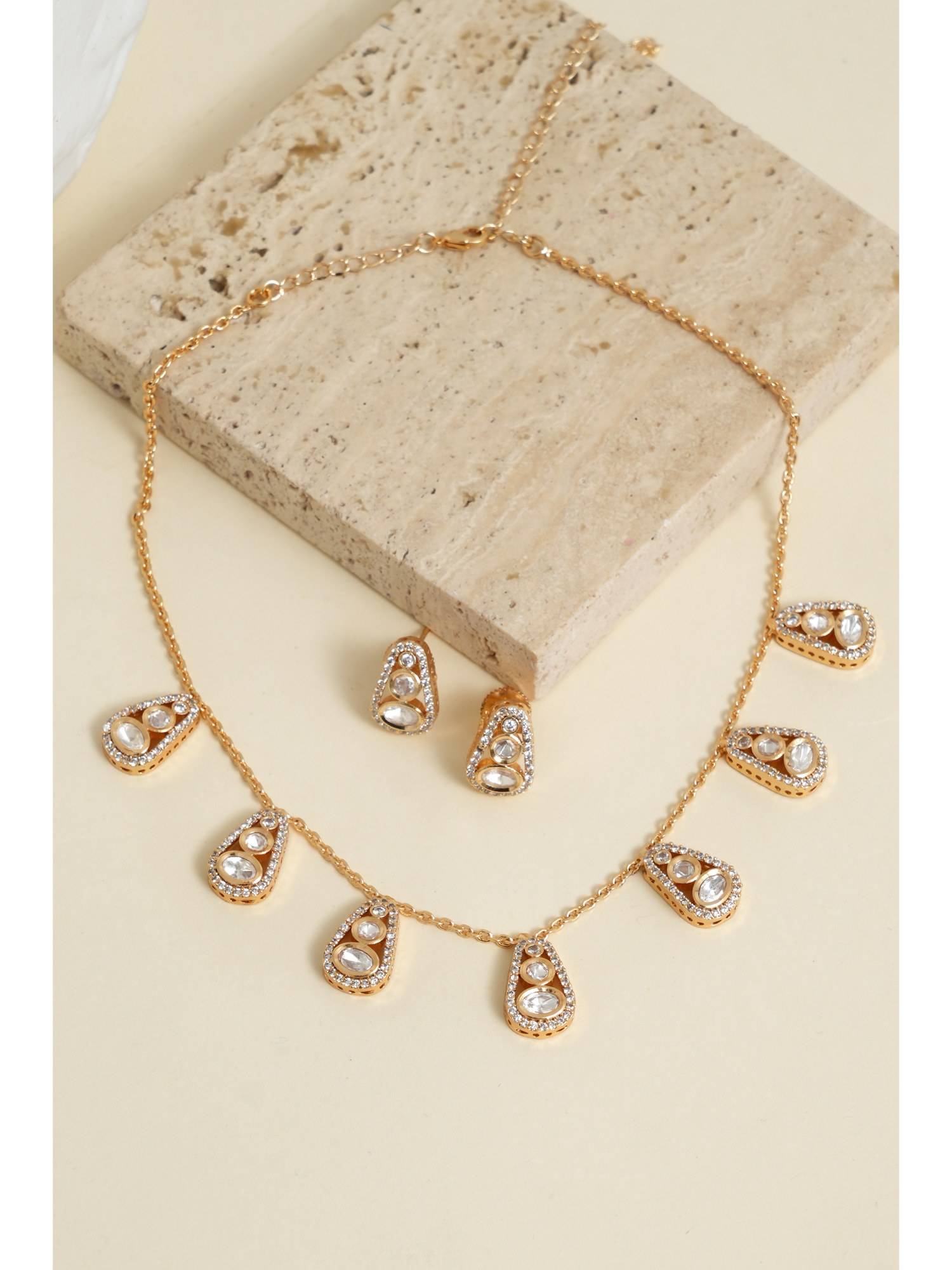 Beryachi Chitra Necklace and Earrings