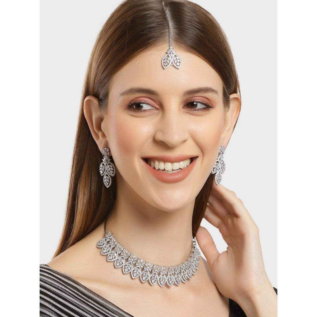 Karatcart Silver Tone Leaf Shape Ad Studded Necklace Set for Women