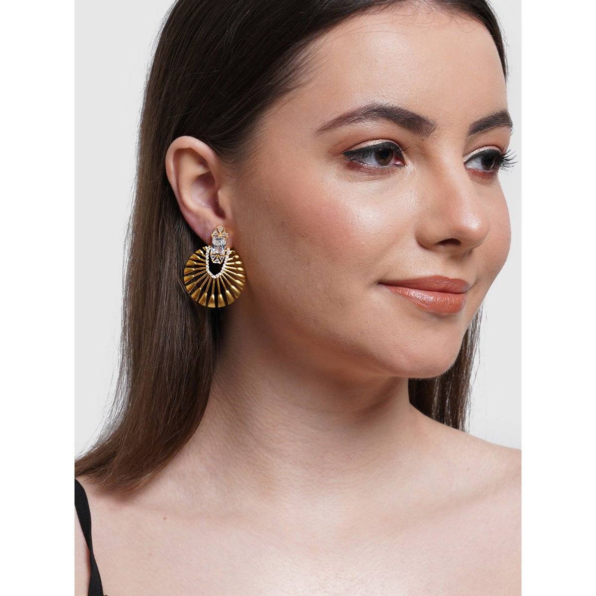 Karatcart Gold Plated Ad Studded Floral Stud Earrings for Women