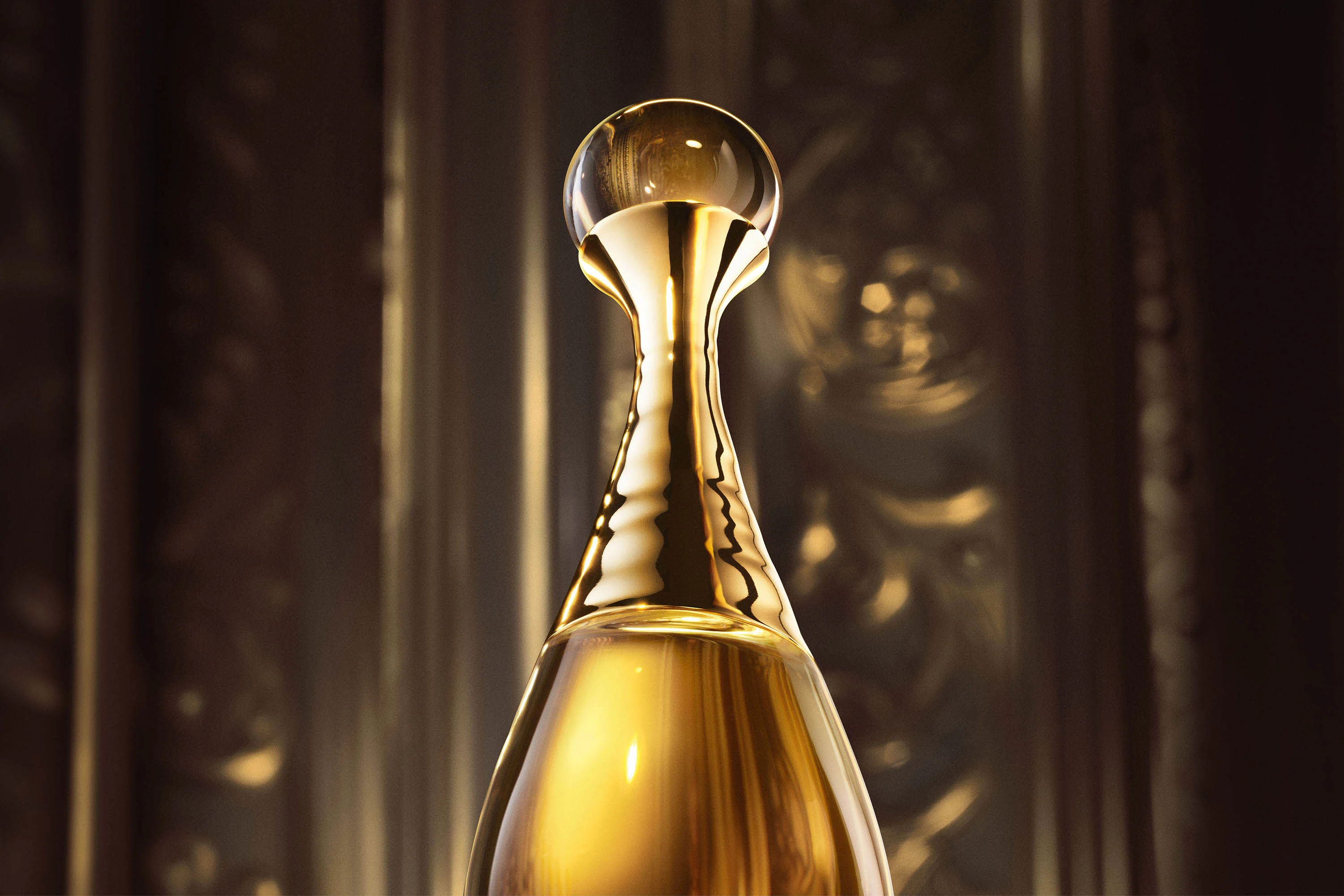 J_Adore-L_Or-Essence-Perfume-