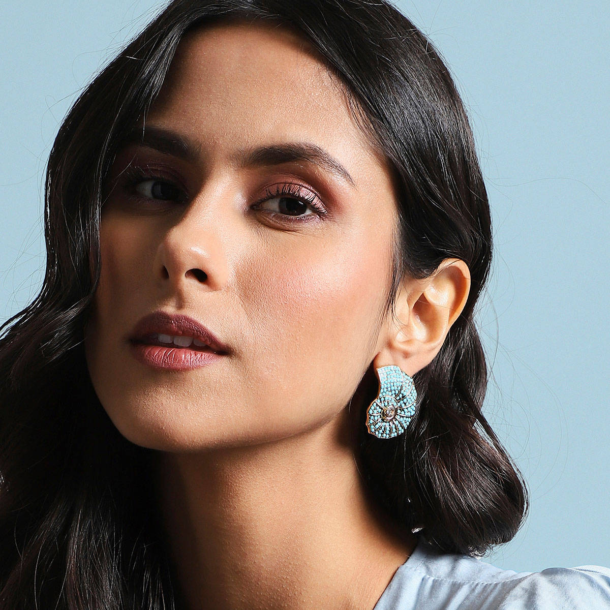 SOHI Shell Stud Earrings Light Blue