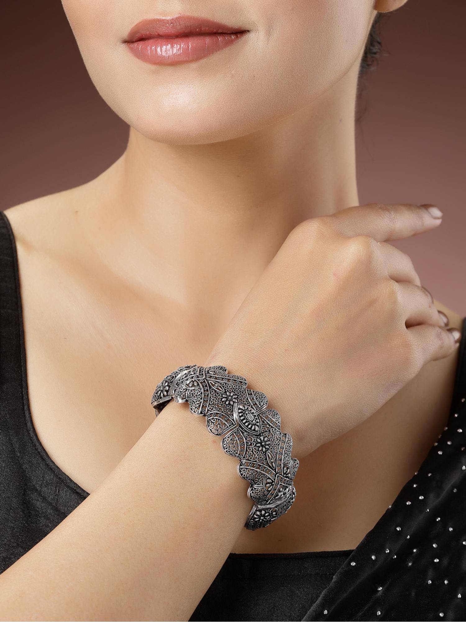 Gahan Womens Silver Toned German Silver Oxidised Kada Bangle