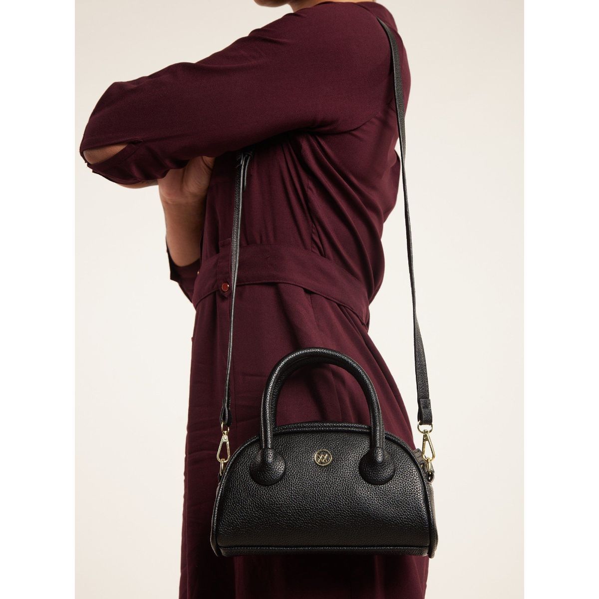 Buy Twenty Dresses by Nykaa Fashion Black Solid Chain-link Shoulder Bag  Online