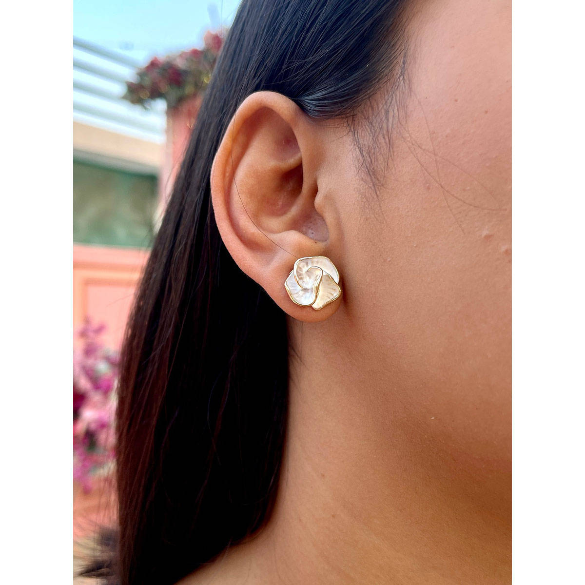 Gold-Plated White Floral Earrings For Casual Wear
