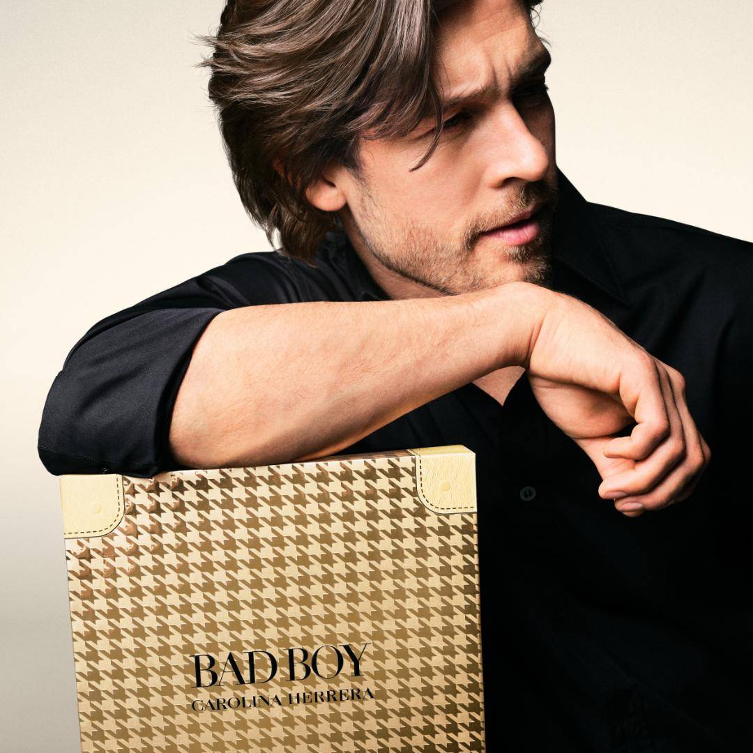 Carolina Herrera Bad Boy Cobalt Eau De Parfum electrique With Shower Gel & Megaspritzer - view 4