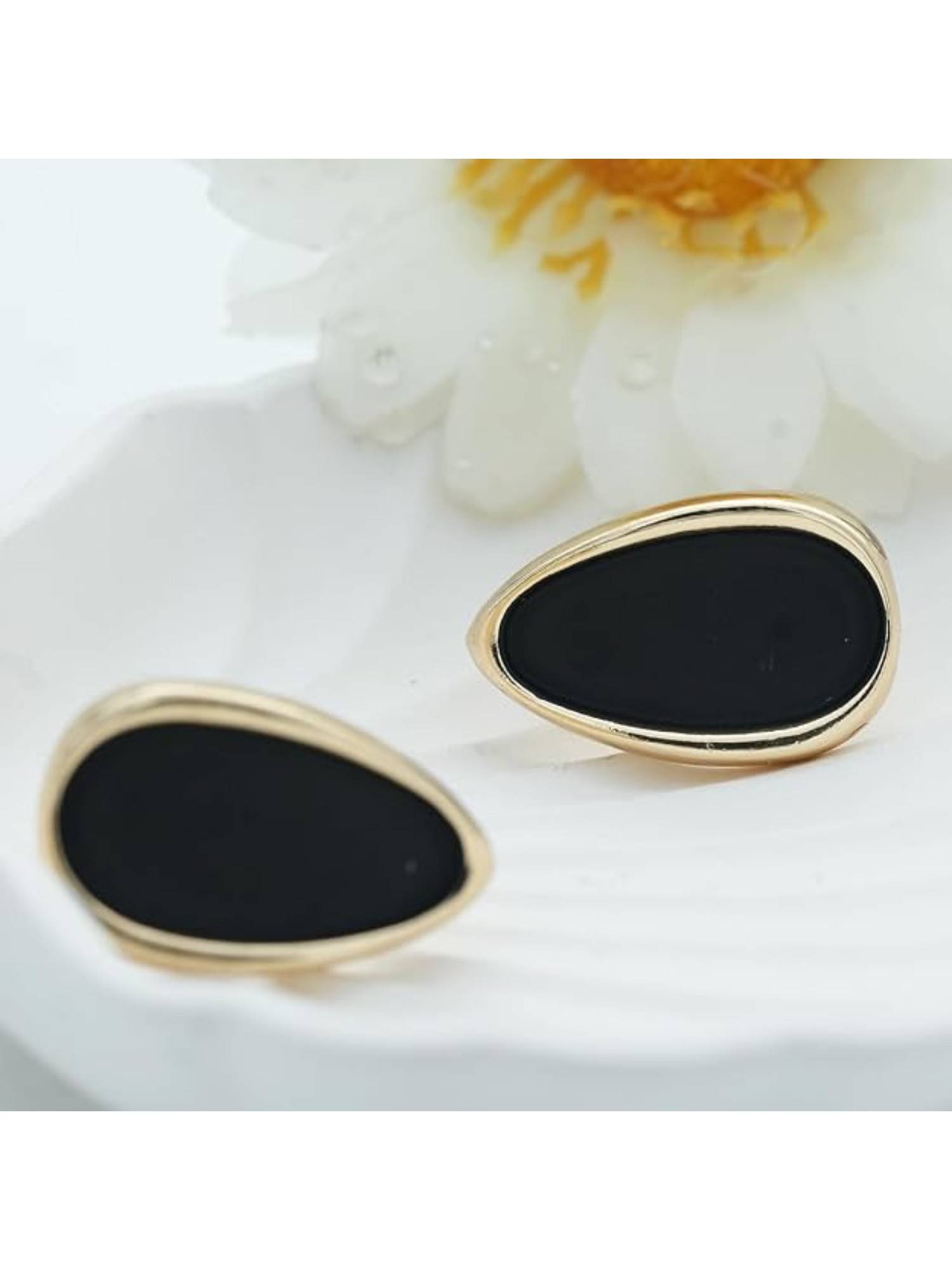 Blysk Jewels Teardrop Black Stud Earrings For Women