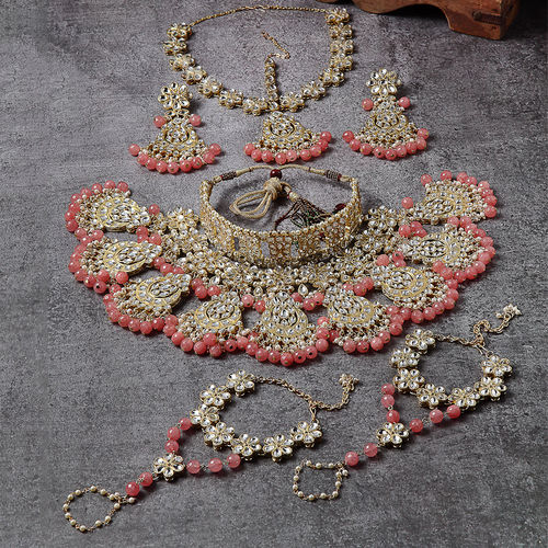 Karatcart Peach Kundan Choker Necklace Set With Earrings & Maang Tikka - Gold Plated