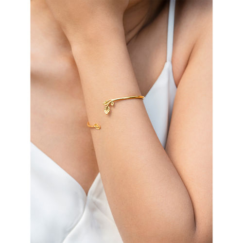 Buy Shaya by CaratLane Leaf Of Faith Bracelet in Gold Plated 925