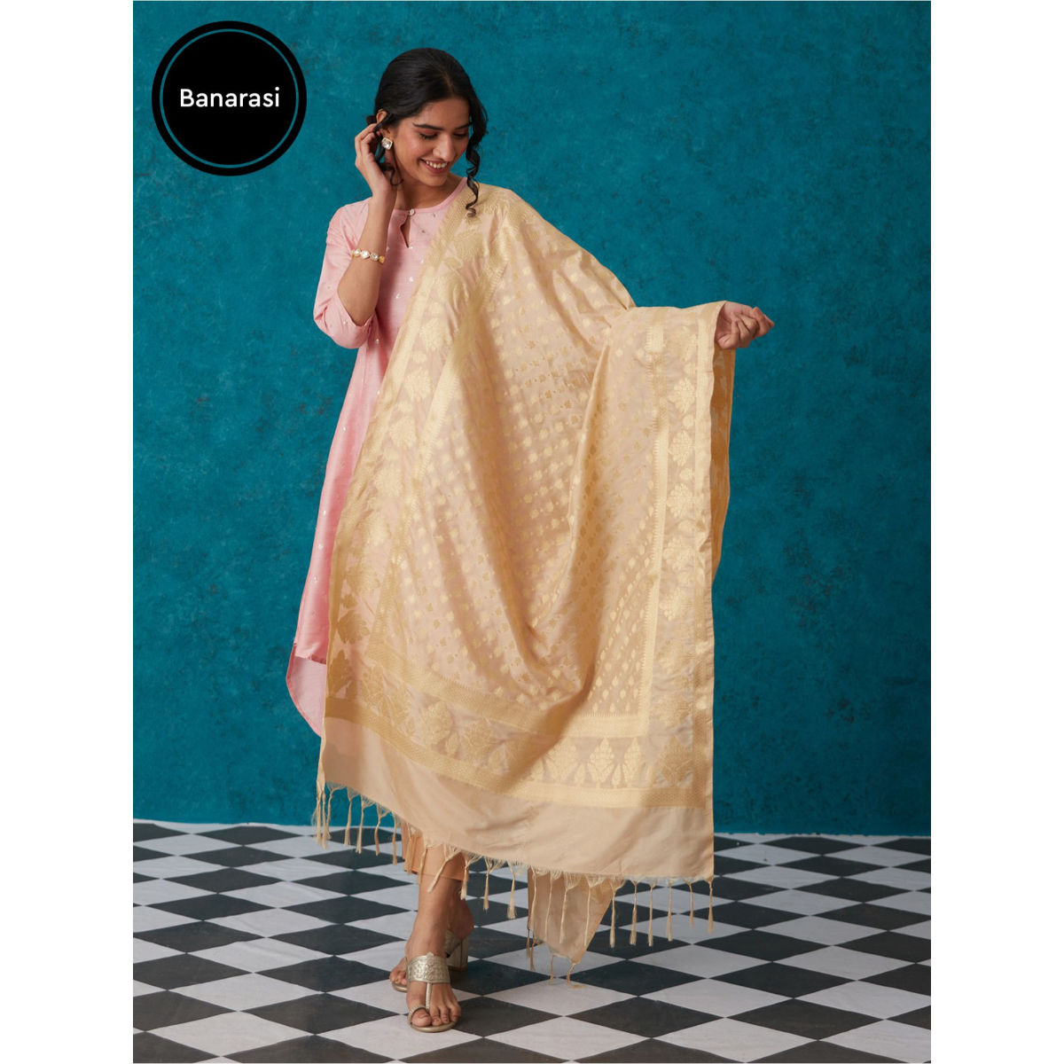 Off white hotsell banarasi dupatta