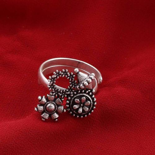 Buy Voylla Nayantara Floral Motifs Statement Ring Online