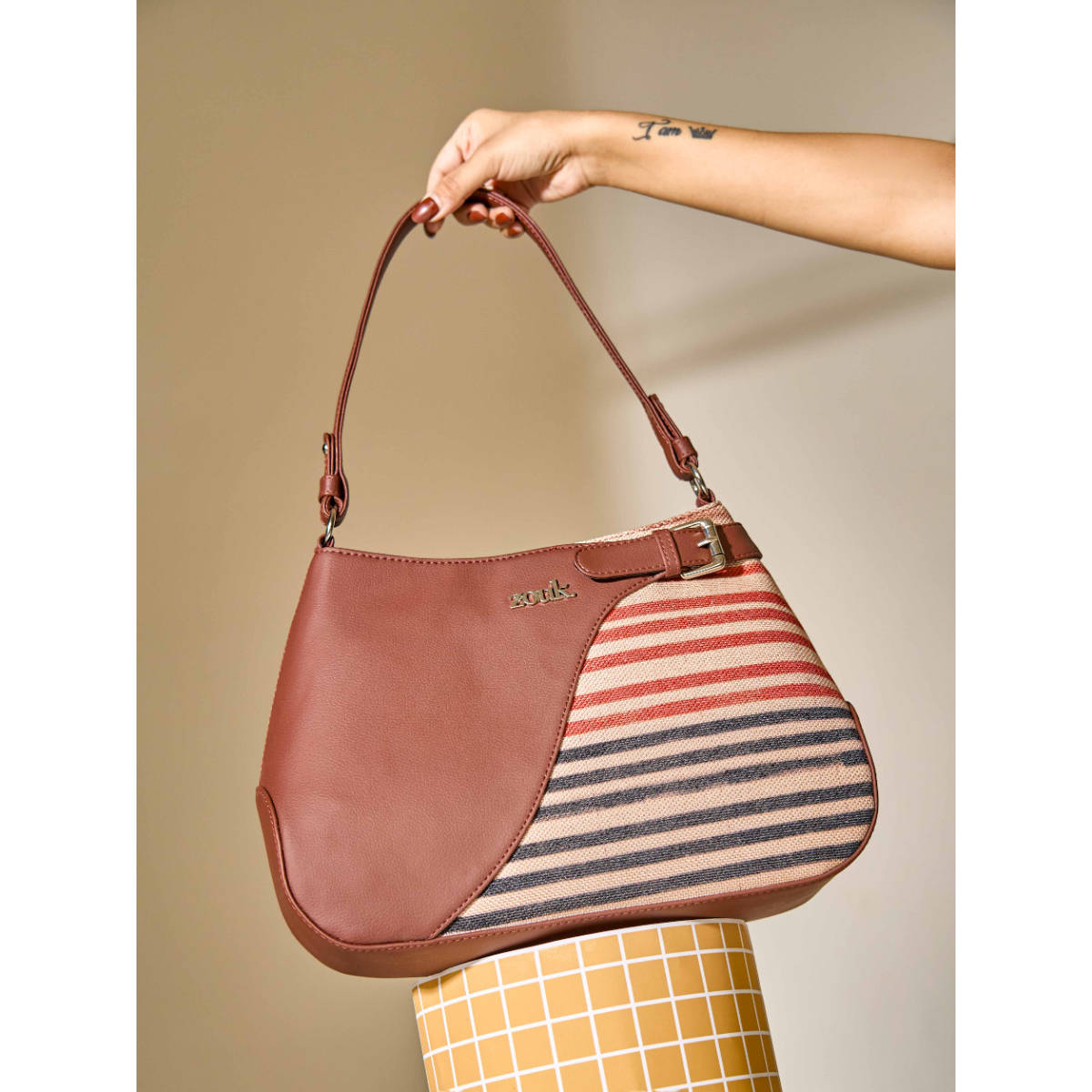 Zouk Women Cream Qutub Stripes Ira Handbag